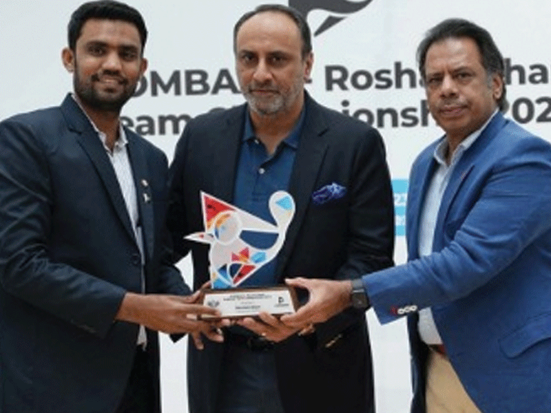 Jahangir Khan honours members Managing Committee of Combaxx-Roshan Khan National Team Squash Championship