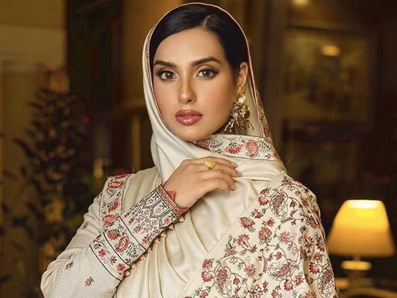 Pictures of Iqra Aziz in hijaab looks graceful