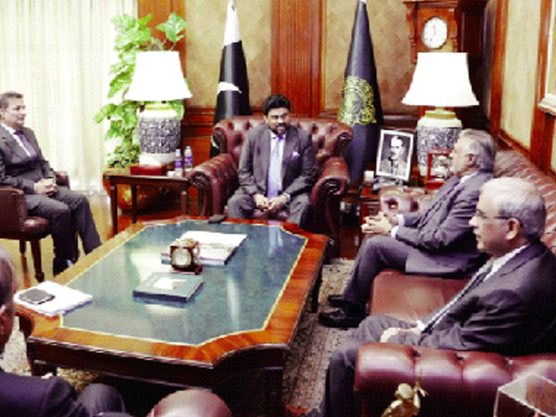 Ishaq Dar discusses business, industry matters with Gov Sindh