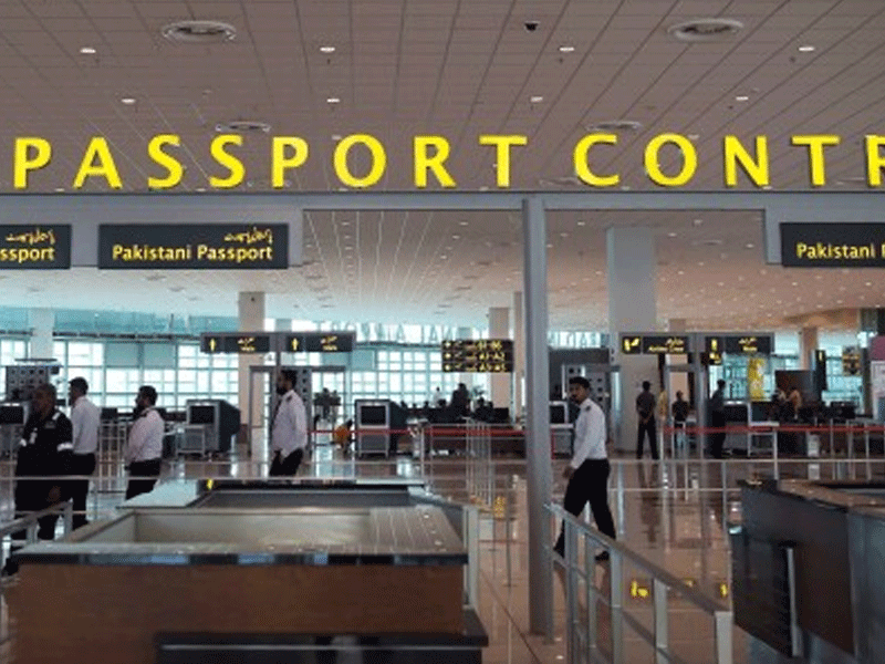 ‘Govt outsourcing major airports to company being run by Indians’