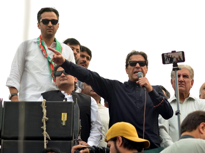 ‘Imran challenges Nawaz to defeat him in his own constituency’