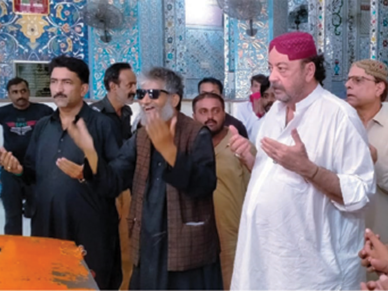 Acting Gov visits shrine of Hazrat Lal Shahbaz Qalandar