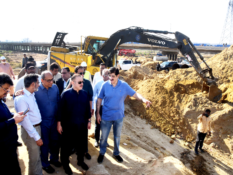 Murad reviews progress on Malir Expressway, Jam Sadiq Bridge, sports complex