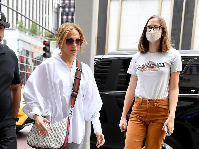 Jennifer Lopez proves bond with stepdaughter Violet Affleck