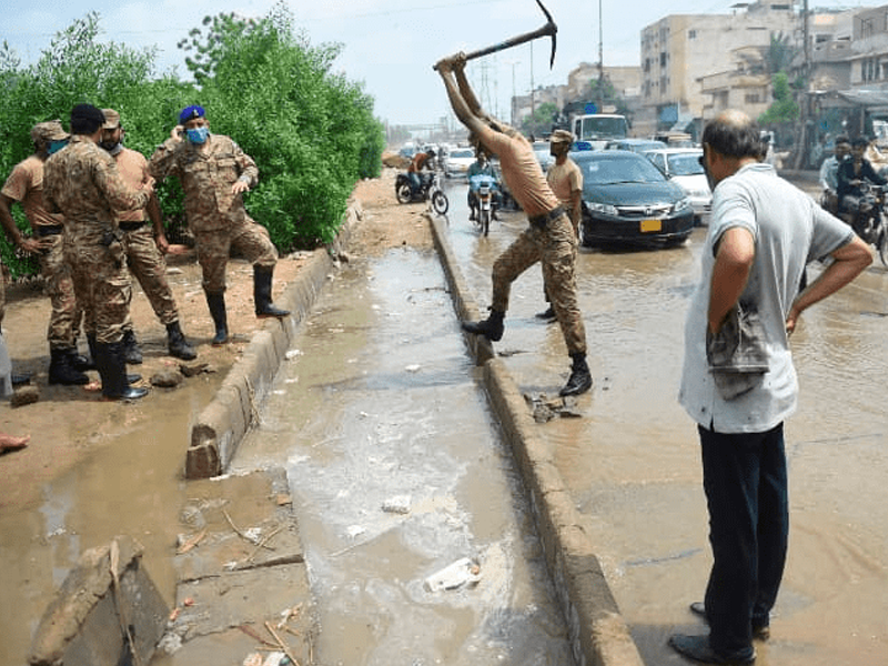 Army troops’ extensive support to civil administration in flood-hit areas: ISPR