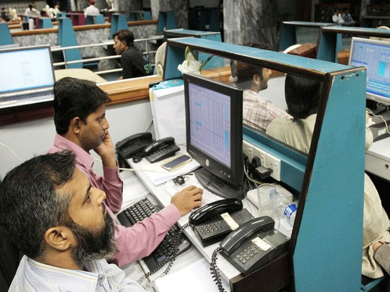 KSE-100 down 202pts amid economic uncertainty