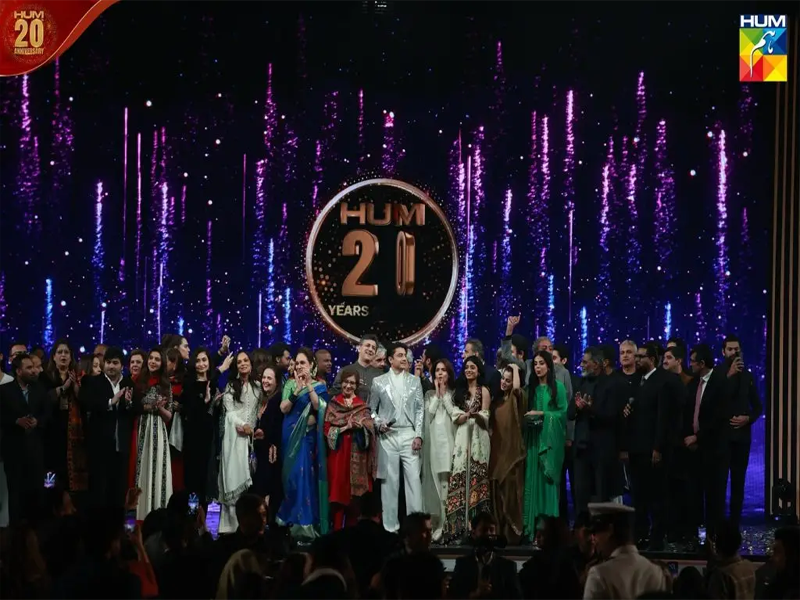 Pakistani celebrities steal the spotlight at Hum TV’s 20th anniversary celebration