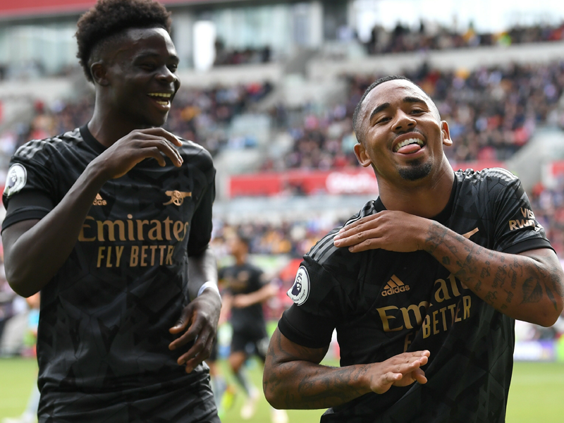 Arsenal beats Brentford to regain Premier League top spot