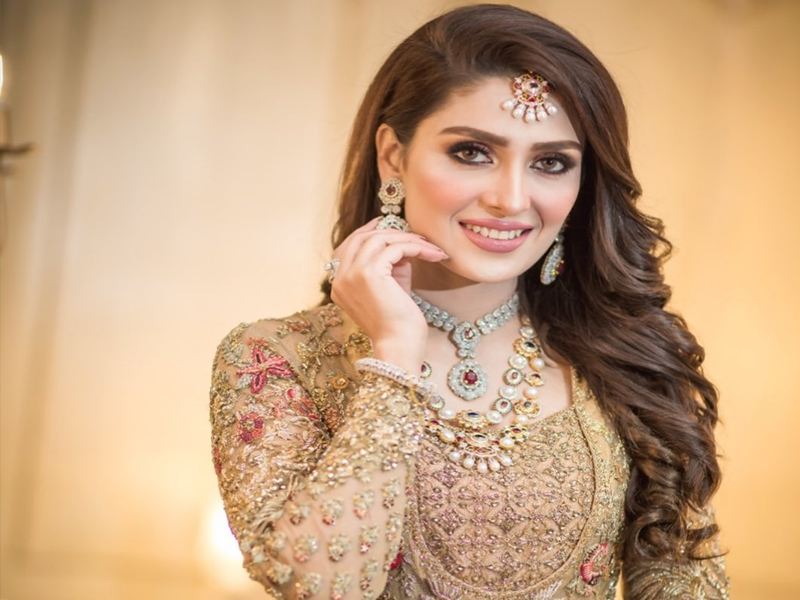 My parents paved my showbiz success: Ayeza Khan