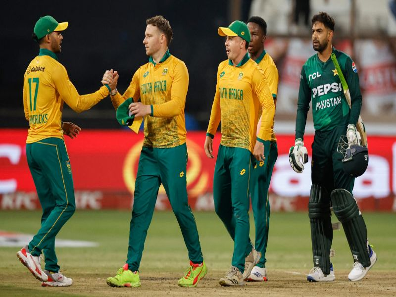 South Africa beats Pakistan by 11 runs in first T20I