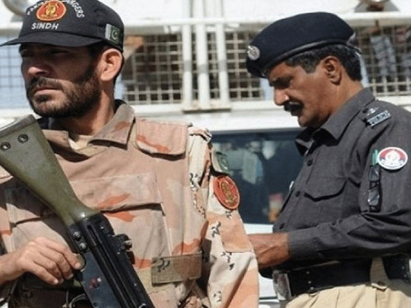 Sindh Rangers, Police in action to grab criminals from neck in Karachi