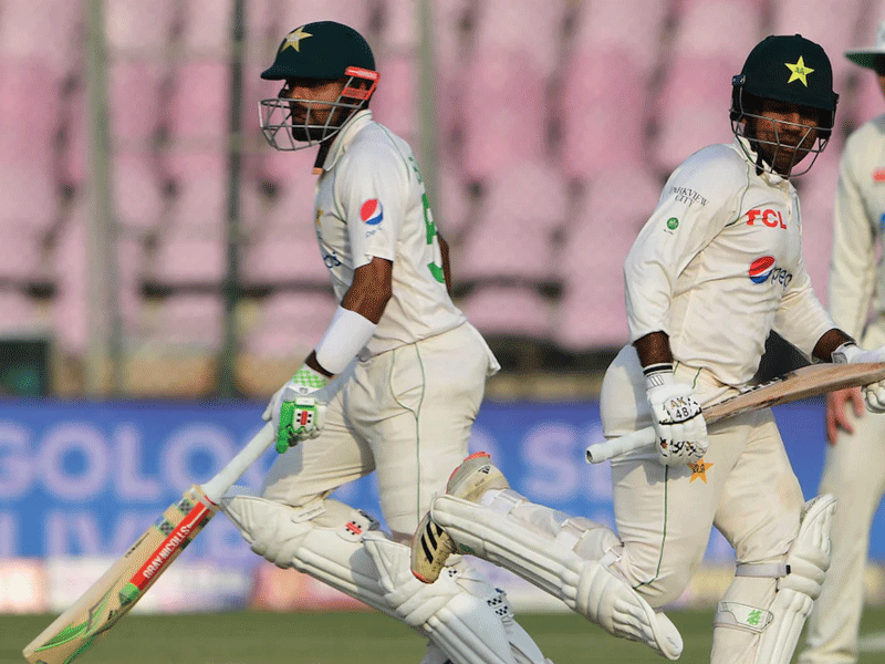 Babar, Sarfaraz punish sloppy New Zealand in first test