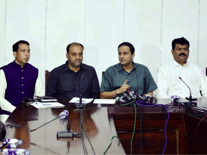 Mayor holds meeting on Karachi water supply with journalists