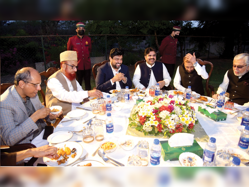 Gov Sindh hosts iftar-dinner to ministers, businessmen, politicians