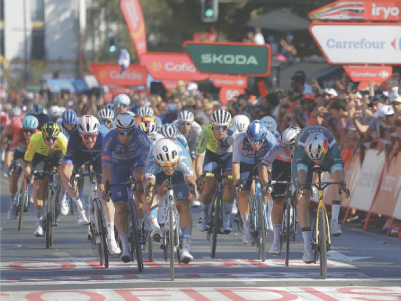 Bittner edges Van Aert to win Vuelta fifth stage