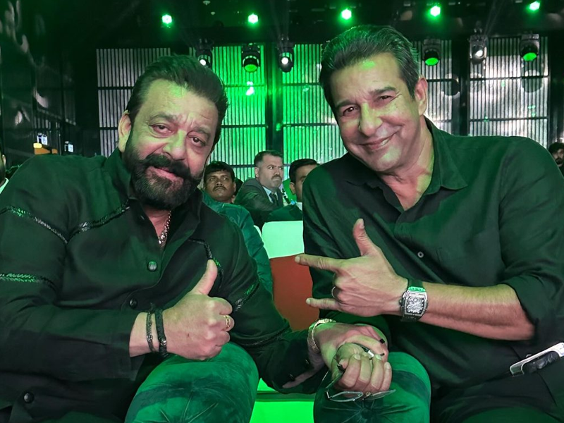 Fans love camaraderie between Wasim, Sanjay