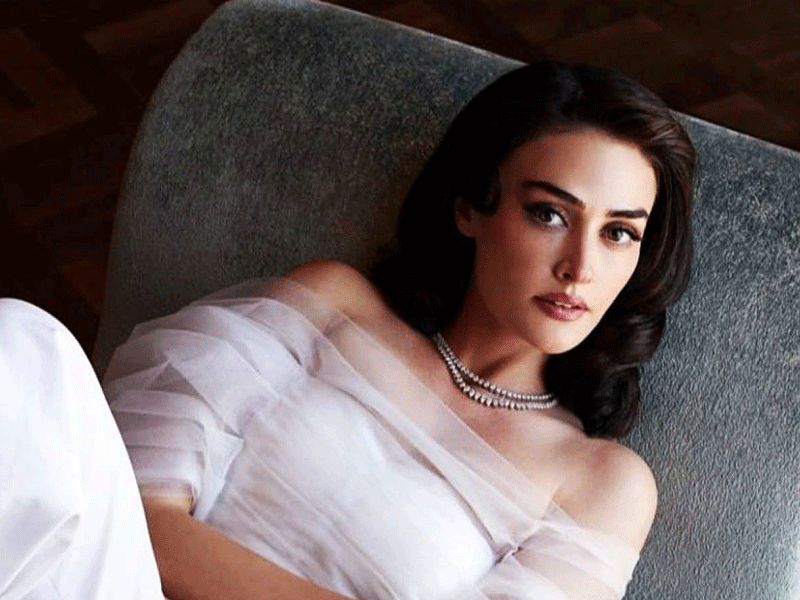 Esra’s latest bold photoshoot sets internet on fire