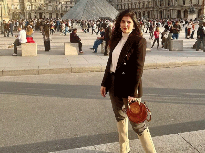 Areeba Habib having time of her life in Paris trip