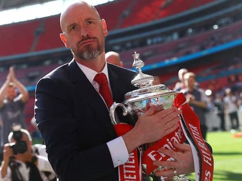 Ten Hag extends Manchester United contract until 2026