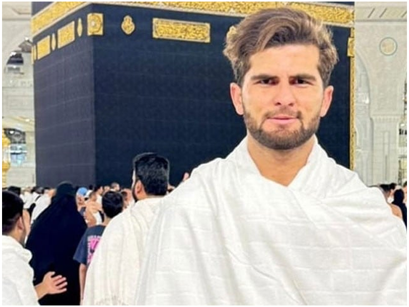 Shaheen Afridi shares picture after performing umrah