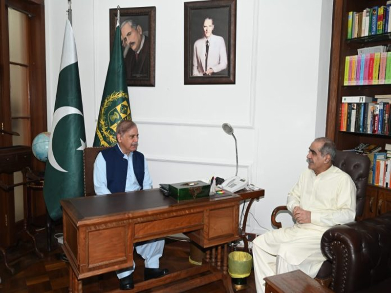 Railway Minister calls on PM, briefs on reforms