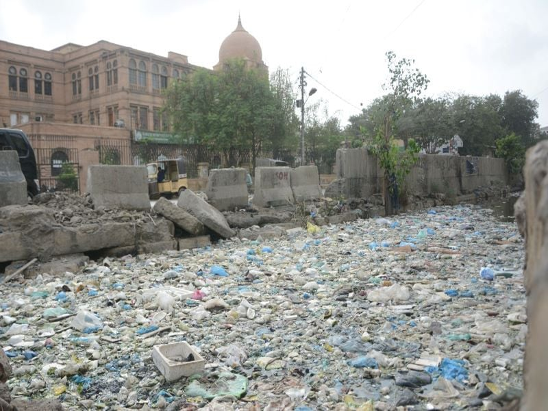 Karachi’s drains cleaning remains unfinished