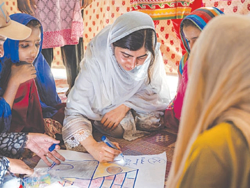 Malala Yousufzai in Pakistan to help flood victims