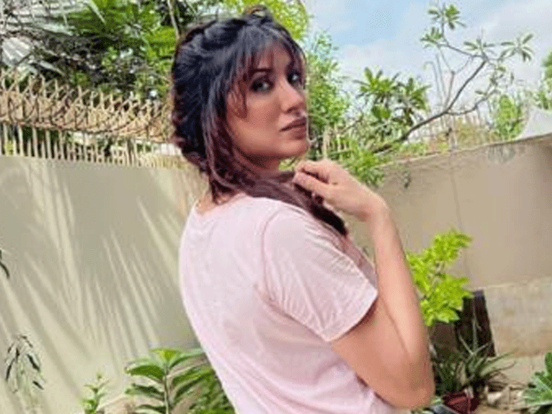 Mehwish leaves fans spellbound with adorable braid look