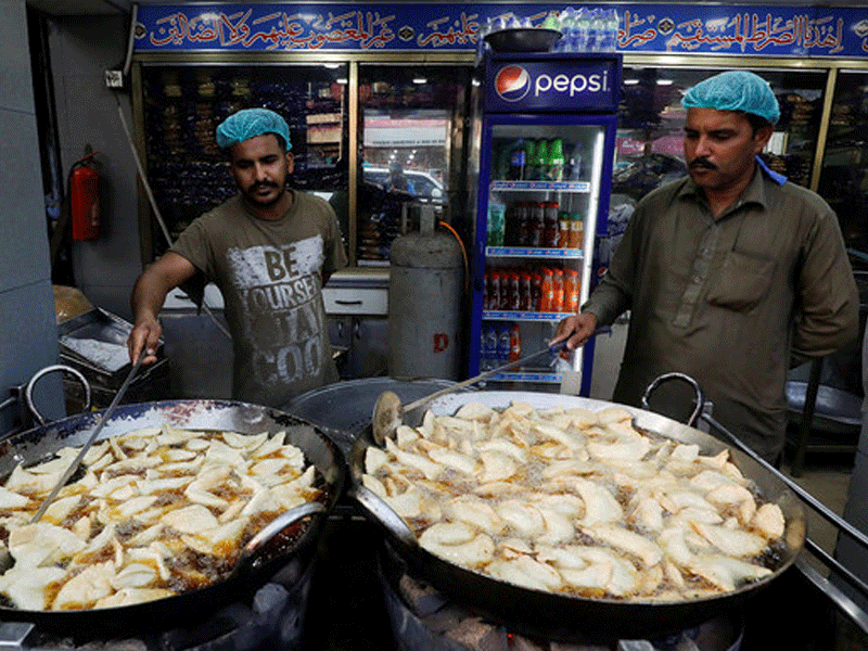 Karachiites without gas in Sehr-Iftar during Ramadhan