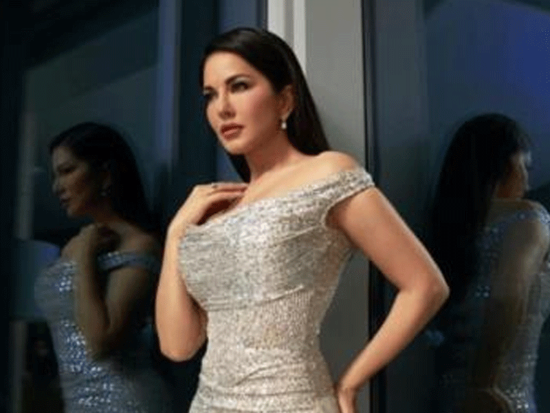 Sunny Leone slays in silver attire