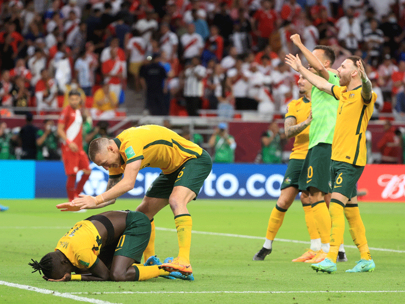 Australia edge past Ireland to claim qualifying spot