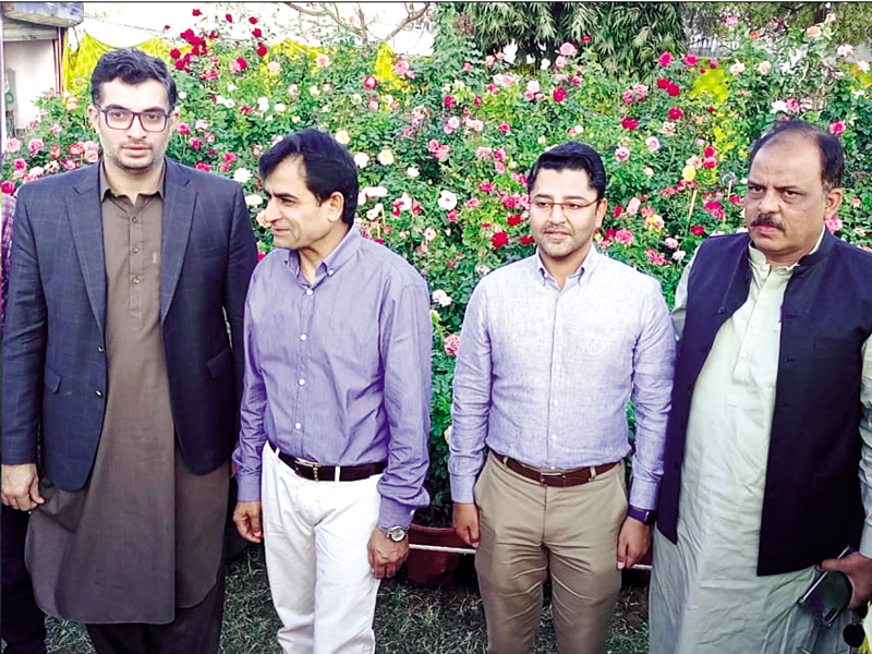 Commissioner Memon, DC Central Taha inaugurate rose-flowers exhibition