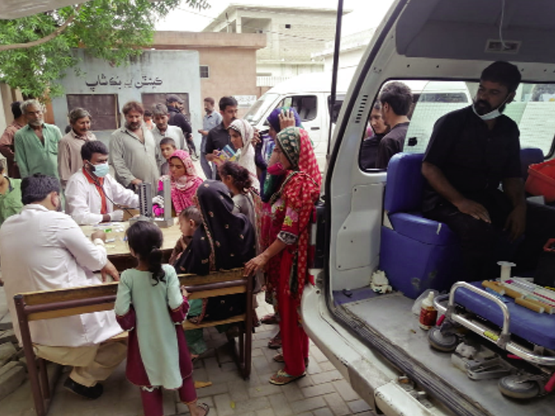 ‘Police deptt sets up flood relief camps in parts of Sindh’