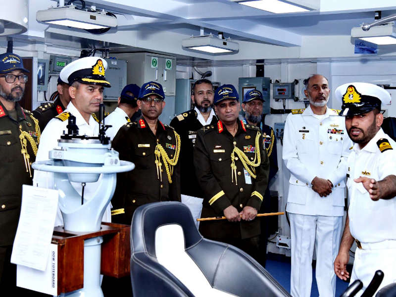 B'desh mly team discusses defence cooperation with Pak Navy commanders