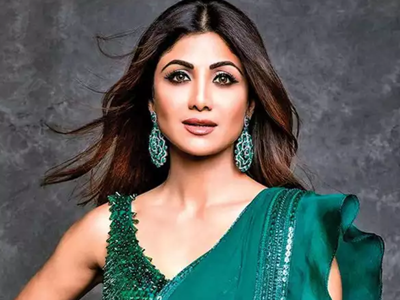 Shilpa Shetty shakes her leg on Falguni Pathak’s song