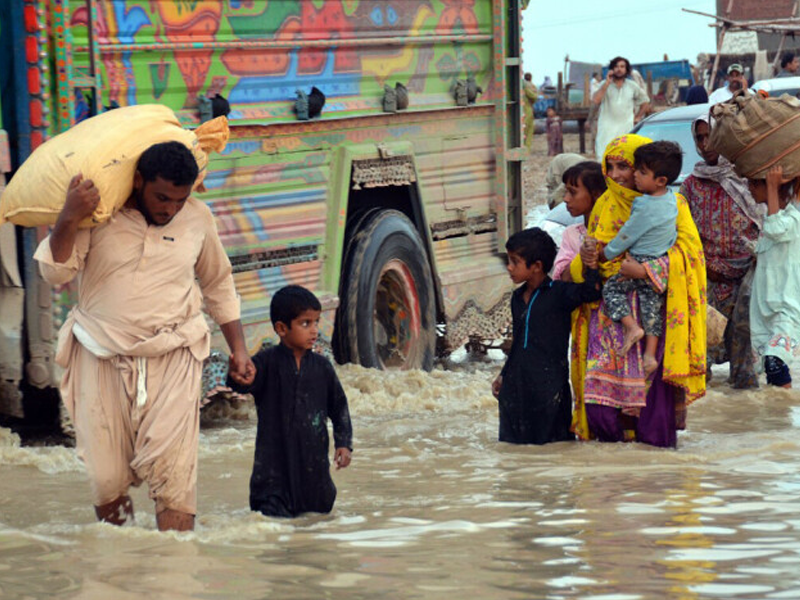 President visits Nowshera to oversee flood relief activities